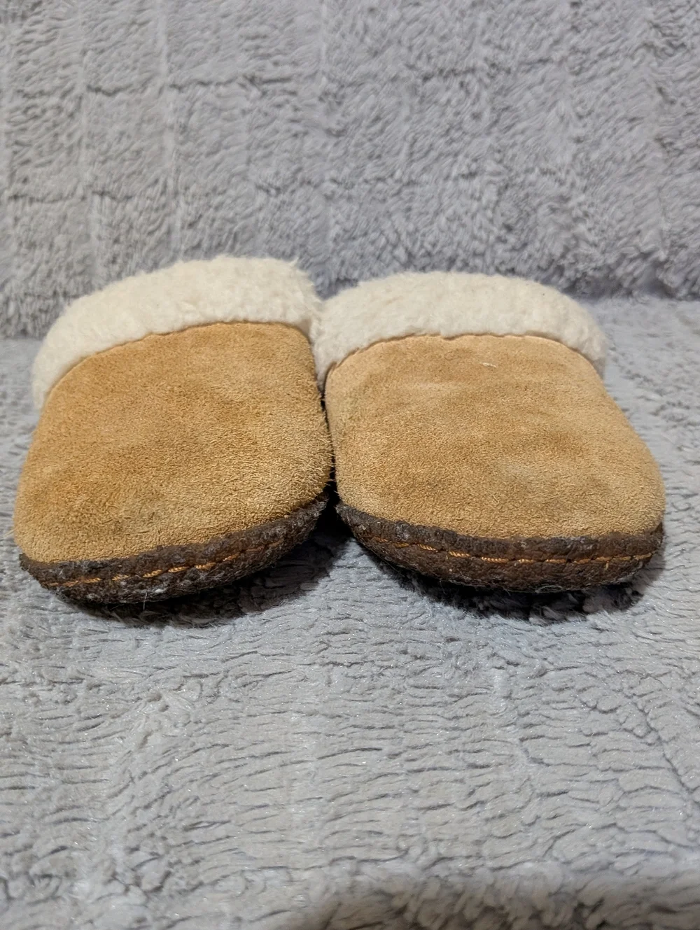 Sorel Suede Slip-On Slippers in Camel and Cream Kids Size 3